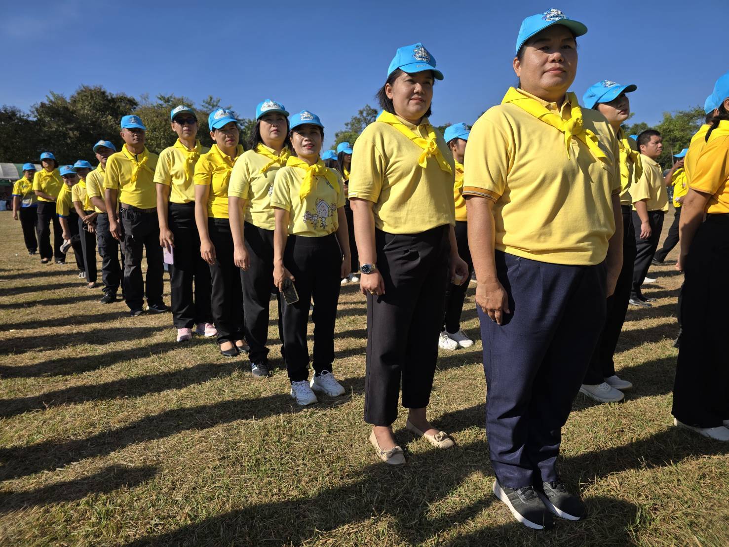 จิตอาสาพระราชทาน จังหวัดสกลนคร ทำความดีด้วยหัวใจ จัดกิจกรรมจิตอาสาออกให้บริการประชาชน มอบถุงพระราชทานเนื่องในวันคล้ายวันพระบรมราชสมภพ พระบาทสมเด็จพระบรมชนกาธิเบศร มหาภูมิพลอดุลยเดชมหาราช บรมนาถบพิตร วันชาติ และวันพ่อแห่งชาติ
