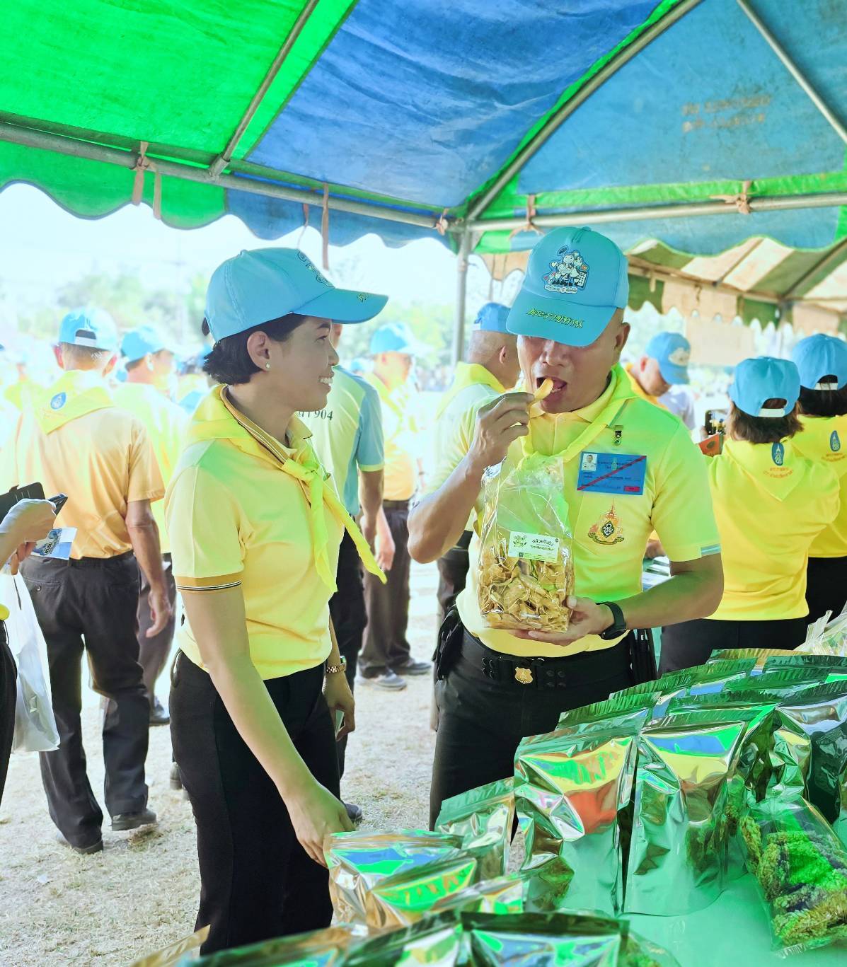จิตอาสาพระราชทาน จังหวัดสกลนคร ทำความดีด้วยหัวใจ จัดกิจกรรมจิตอาสาออกให้บริการประชาชน มอบถุงพระราชทานเนื่องในวันคล้ายวันพระบรมราชสมภพ พระบาทสมเด็จพระบรมชนกาธิเบศร มหาภูมิพลอดุลยเดชมหาราช บรมนาถบพิตร วันชาติ และวันพ่อแห่งชาติ