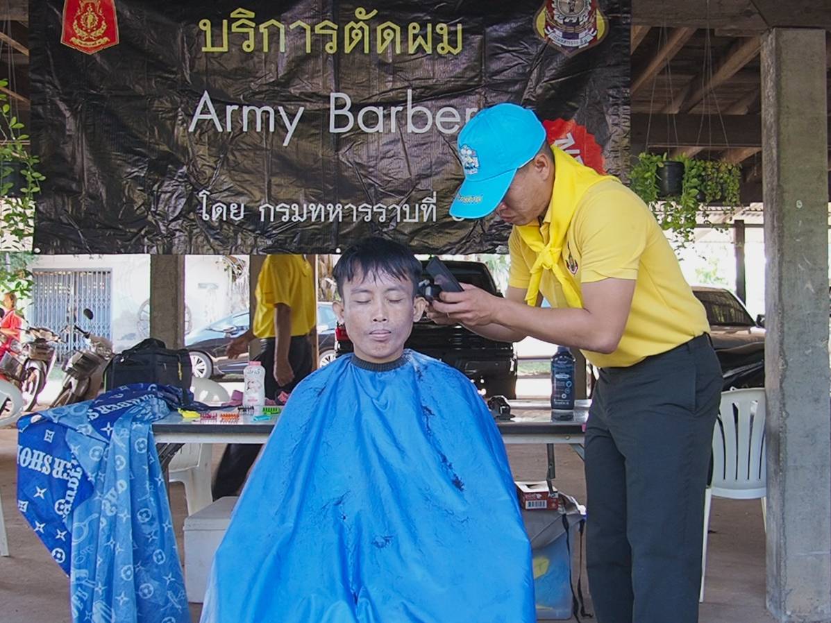 จิตอาสาพระราชทาน จังหวัดสกลนคร ทำความดีด้วยหัวใจ จัดกิจกรรมจิตอาสาออกให้บริการประชาชน มอบถุงพระราชทานเนื่องในวันคล้ายวันพระบรมราชสมภพ พระบาทสมเด็จพระบรมชนกาธิเบศร มหาภูมิพลอดุลยเดชมหาราช บรมนาถบพิตร วันชาติ และวันพ่อแห่งชาติ