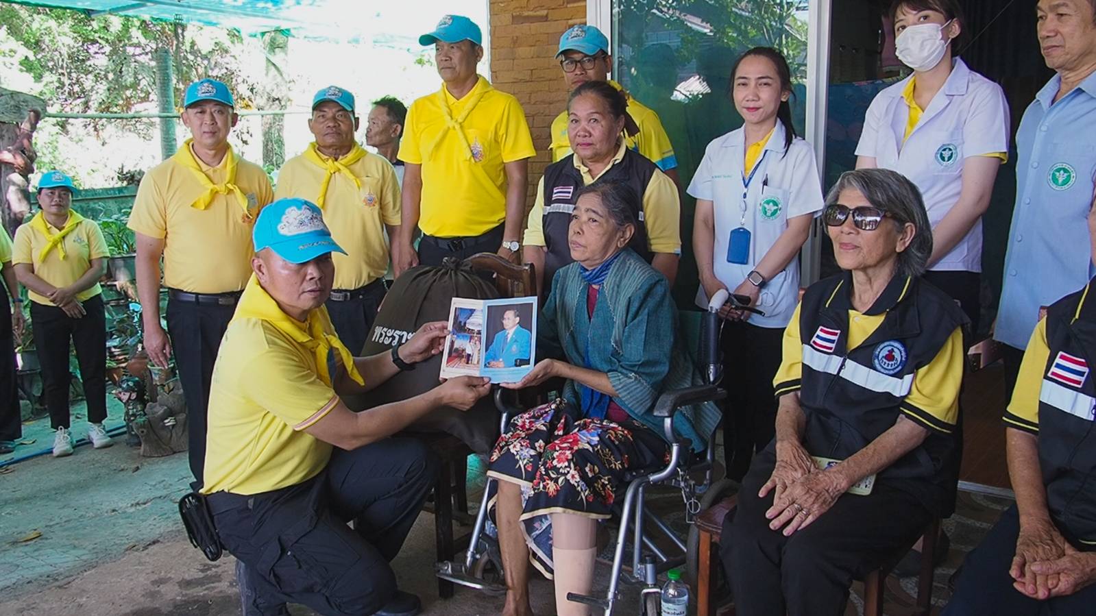 จิตอาสาพระราชทาน จังหวัดสกลนคร ทำความดีด้วยหัวใจ จัดกิจกรรมจิตอาสาออกให้บริการประชาชน มอบถุงพระราชทานเนื่องในวันคล้ายวันพระบรมราชสมภพ พระบาทสมเด็จพระบรมชนกาธิเบศร มหาภูมิพลอดุลยเดชมหาราช บรมนาถบพิตร วันชาติ และวันพ่อแห่งชาติ