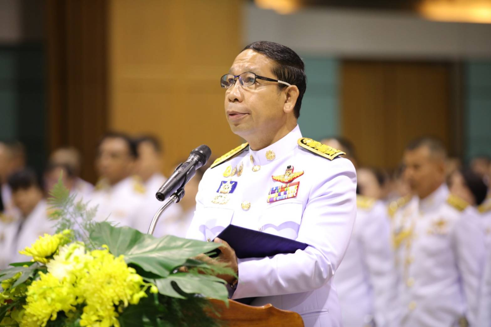 ผู้ว่าราชการจังหวัดสกลนคร นำทุกภาคส่วนวางพานพุ่มและถวายบังคม เนื่องในวันคล้ายวันพระบรมราชสมภพ พระบาทสมเด็จพระบรมชนกาธิเบศร มหาภูมิพลอดุลยเดชมหาชาติ บรมนาถบพิตร วันชาติ และวันพ่อแห่งชาติ 5 ธันวาคม 2567