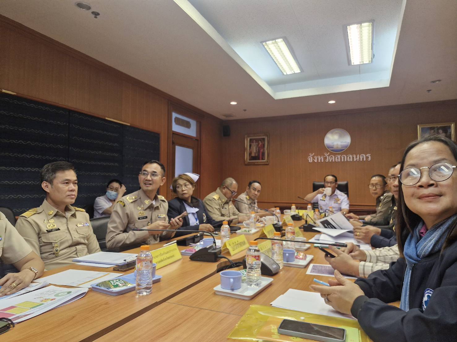 🏚พช.สกลนคร ร่วมประชุมศูนย์ปฏิบัติการติดตามเร่งรัด การบำบัดรักษา ฟื้นฟูสภาพทางสังคม ป้องกัน และปราบปรามยาเสพติด (ศปก.ครส.) ครั้งที่2/2567
