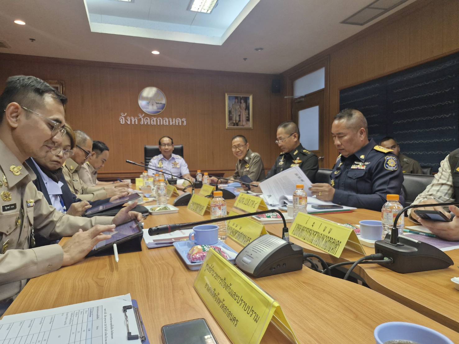 🏚พช.สกลนคร ร่วมประชุมศูนย์ปฏิบัติการติดตามเร่งรัด การบำบัดรักษา ฟื้นฟูสภาพทางสังคม ป้องกัน และปราบปรามยาเสพติด (ศปก.ครส.) ครั้งที่2/2567