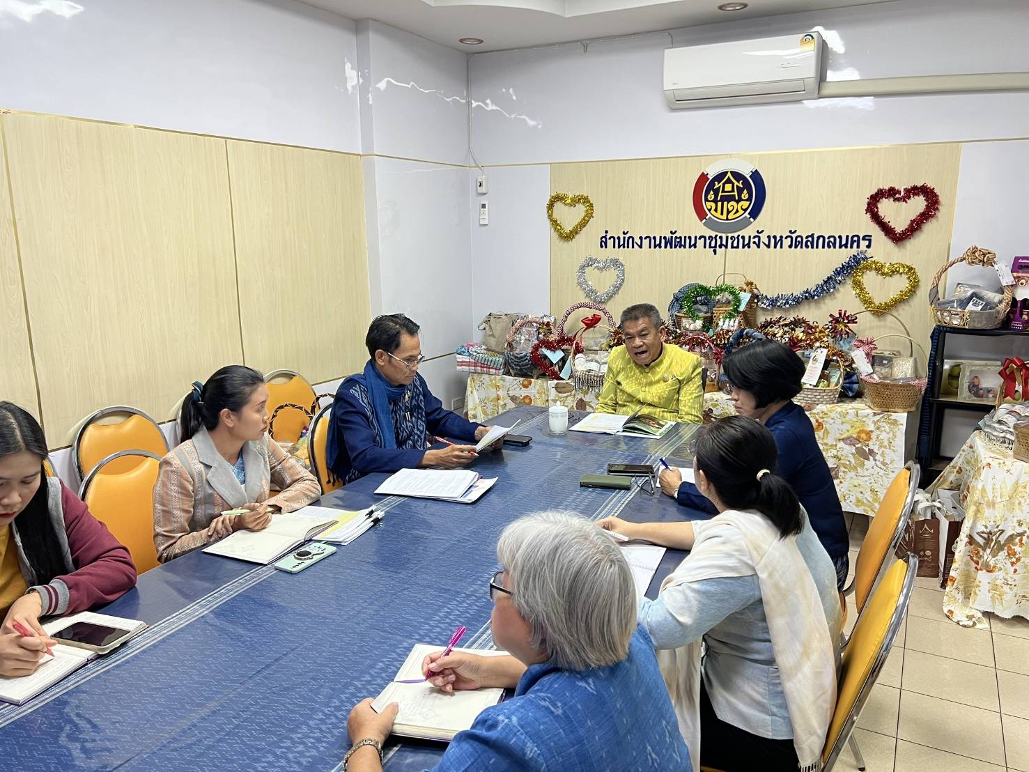 🔊 พัฒนาการจังหวัดสกลนคร มอบนโยบายขับเคลื่อนงานพัฒนาชุมชน ประจำปีงบ ประมาณ พ.ศ. 2568 แก่ทีมงานพัฒนาชุมชนจังหวัดสกลนคร