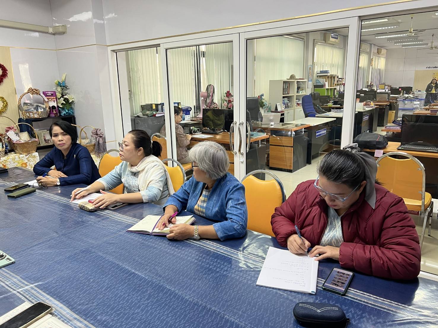 🔊 พัฒนาการจังหวัดสกลนคร มอบนโยบายขับเคลื่อนงานพัฒนาชุมชน ประจำปีงบ ประมาณ พ.ศ. 2568 แก่ทีมงานพัฒนาชุมชนจังหวัดสกลนคร