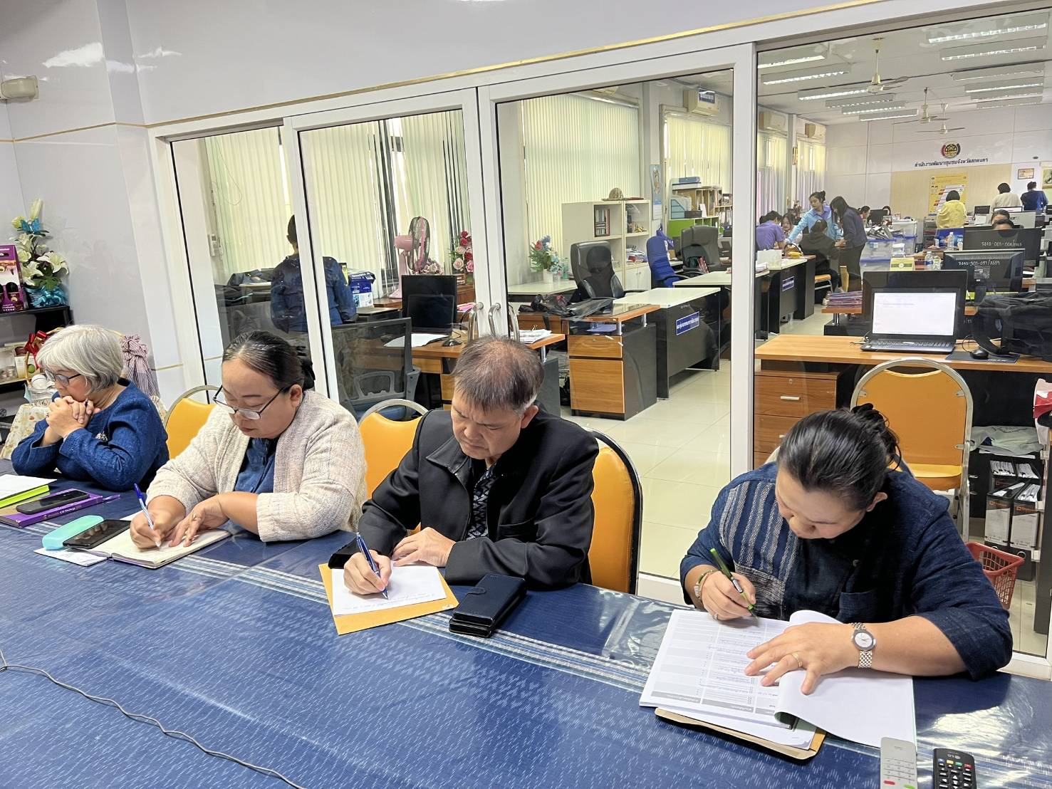 พช.สกลนคร : ร่วมประชุมรับฟังการชี้แจงแนวทางการตรวจประเมินศักยภาพศูนย์เรียนรู้การพัฒนาคุณภาพชีวิตตามหลักทฤษฎีใหม่ประยุกต์สู่ “โคก หนอง นา” ผ่านระบบวีดิทัศน์ทางไกล (video conference)