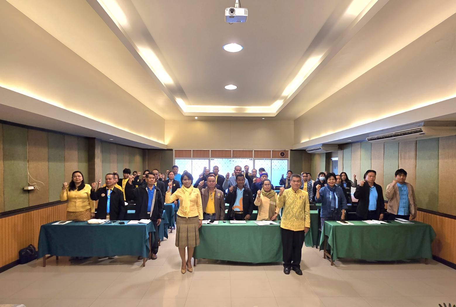 📢พช.สกลนคร : จัดประชุมเชิงปฏิบัติการคณะกรรมการกองทุนแม่ของแผ่นดินหนุนเสริมความเข้มแข็งหมู่บ้าน/ชุมชน สู่การเป็นพื้นที่ปลอดภัยจากยาเสพติด