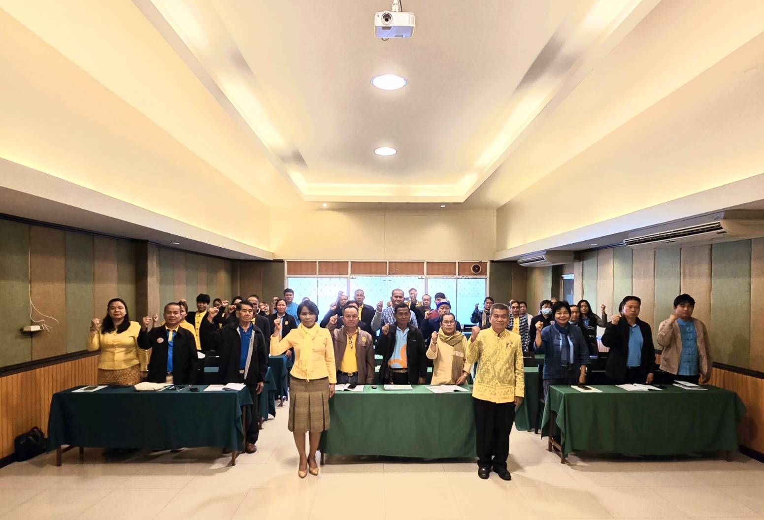 📢พช.สกลนคร : จัดประชุมเชิงปฏิบัติการคณะกรรมการกองทุนแม่ของแผ่นดินหนุนเสริมความเข้มแข็งหมู่บ้าน/ชุมชน สู่การเป็นพื้นที่ปลอดภัยจากยาเสพติด