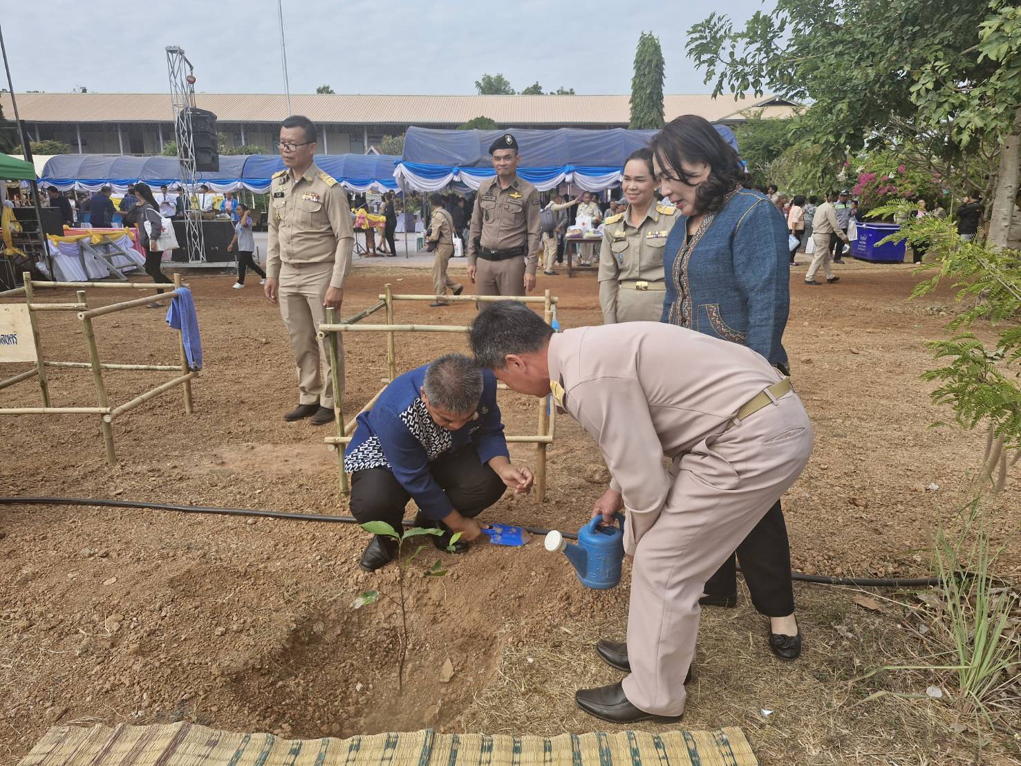 📢จังหวัดเคลื่อนที่ “บำบัดทุกข์ บำรุงสุข สร้างรอยยิ้มให้ประชาชน” ณ โรงเรียนชุมชนบ่อแสนพันมิตรภาพที่ 211 บ้านแสนพัน หมู่ที่ 11 ตำบลอุ่มจาน อำเภอกุสุมาลย์ จังหวัดสกลนคร