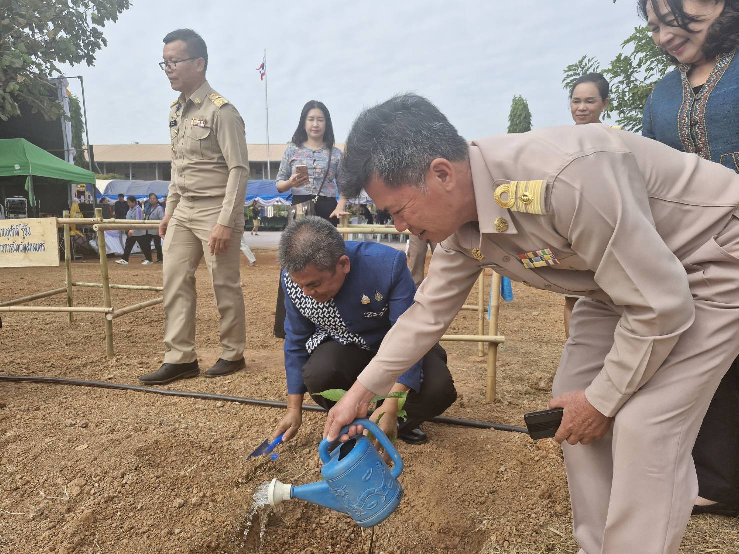 📢จังหวัดเคลื่อนที่ “บำบัดทุกข์ บำรุงสุข สร้างรอยยิ้มให้ประชาชน” ณ โรงเรียนชุมชนบ่อแสนพันมิตรภาพที่ 211 บ้านแสนพัน หมู่ที่ 11 ตำบลอุ่มจาน อำเภอกุสุมาลย์ จังหวัดสกลนคร