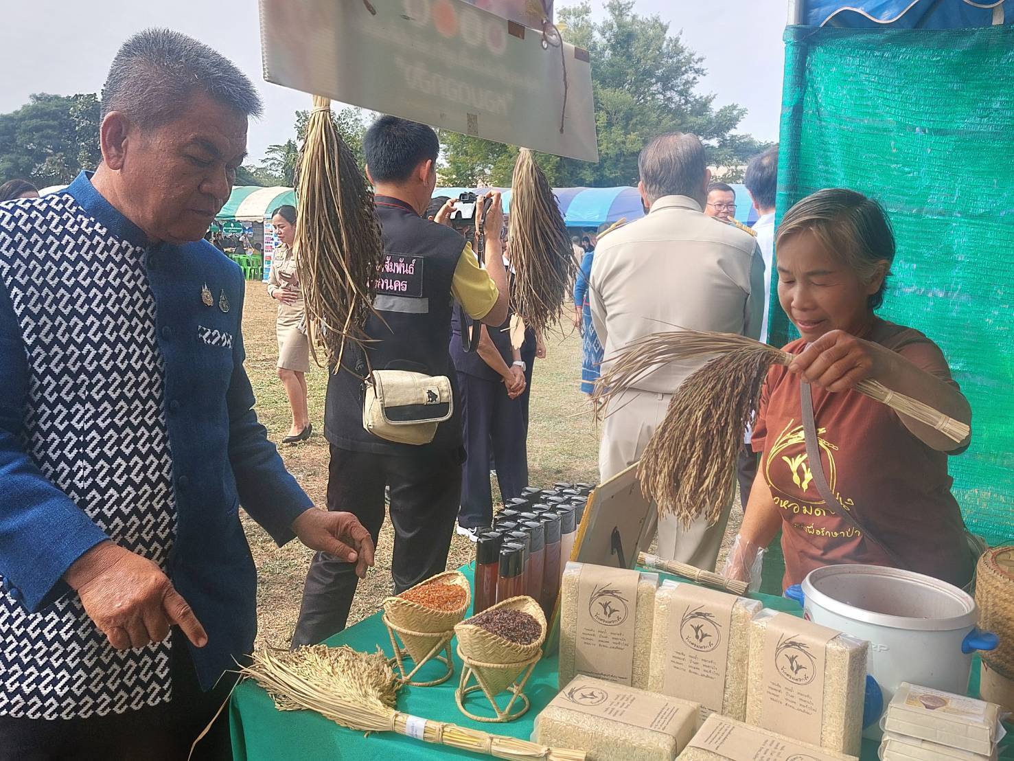 📢จังหวัดเคลื่อนที่ “บำบัดทุกข์ บำรุงสุข สร้างรอยยิ้มให้ประชาชน” ณ โรงเรียนชุมชนบ่อแสนพันมิตรภาพที่ 211 บ้านแสนพัน หมู่ที่ 11 ตำบลอุ่มจาน อำเภอกุสุมาลย์ จังหวัดสกลนคร