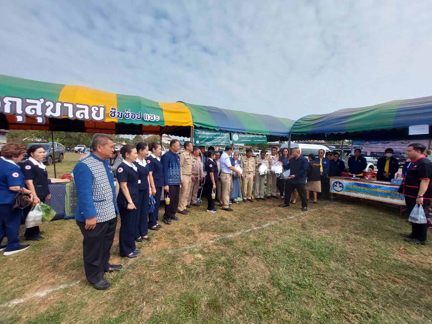 📢จังหวัดเคลื่อนที่ “บำบัดทุกข์ บำรุงสุข สร้างรอยยิ้มให้ประชาชน” ณ โรงเรียนชุมชนบ่อแสนพันมิตรภาพที่ 211 บ้านแสนพัน หมู่ที่ 11 ตำบลอุ่มจาน อำเภอกุสุมาลย์ จังหวัดสกลนคร