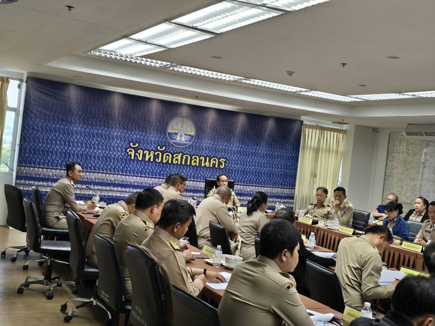 🏘พช.สกลนคร : ร่วมประชุมหน่วยงานสังกัดกระทรวงมหาดไทยและนายอำเภอ