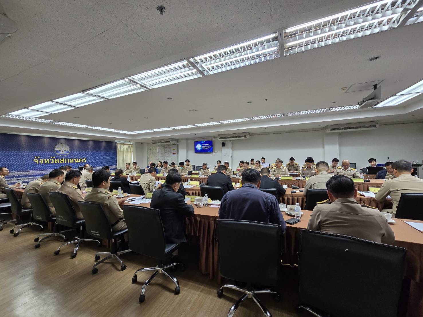 🏘พช.สกลนคร : ร่วมประชุมหน่วยงานสังกัดกระทรวงมหาดไทยและนายอำเภอ