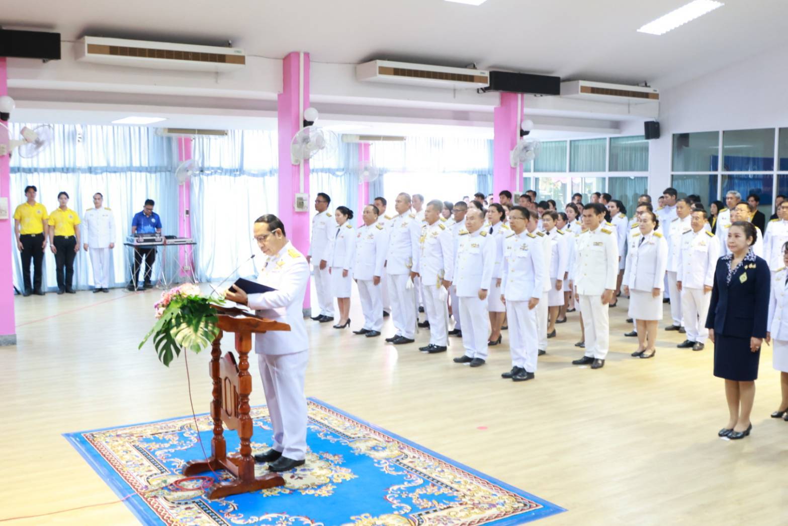 📢ผู้ว่าราชการจังหวัดสกลนคร นำทุกภาคส่วน ร่วมพิธีวางพุ่มดอกไม้และถวายราชสดุดี เนื่องในวันสมเด็จพระเจ้าตากสินมหาราช ประจำปีพุทธศักราช 2567 ณ ศูนย์บริหารจัดการน้ำจังหวัดสกลนคร องค์การบริหารส่วนจังหวัดสกลนคร