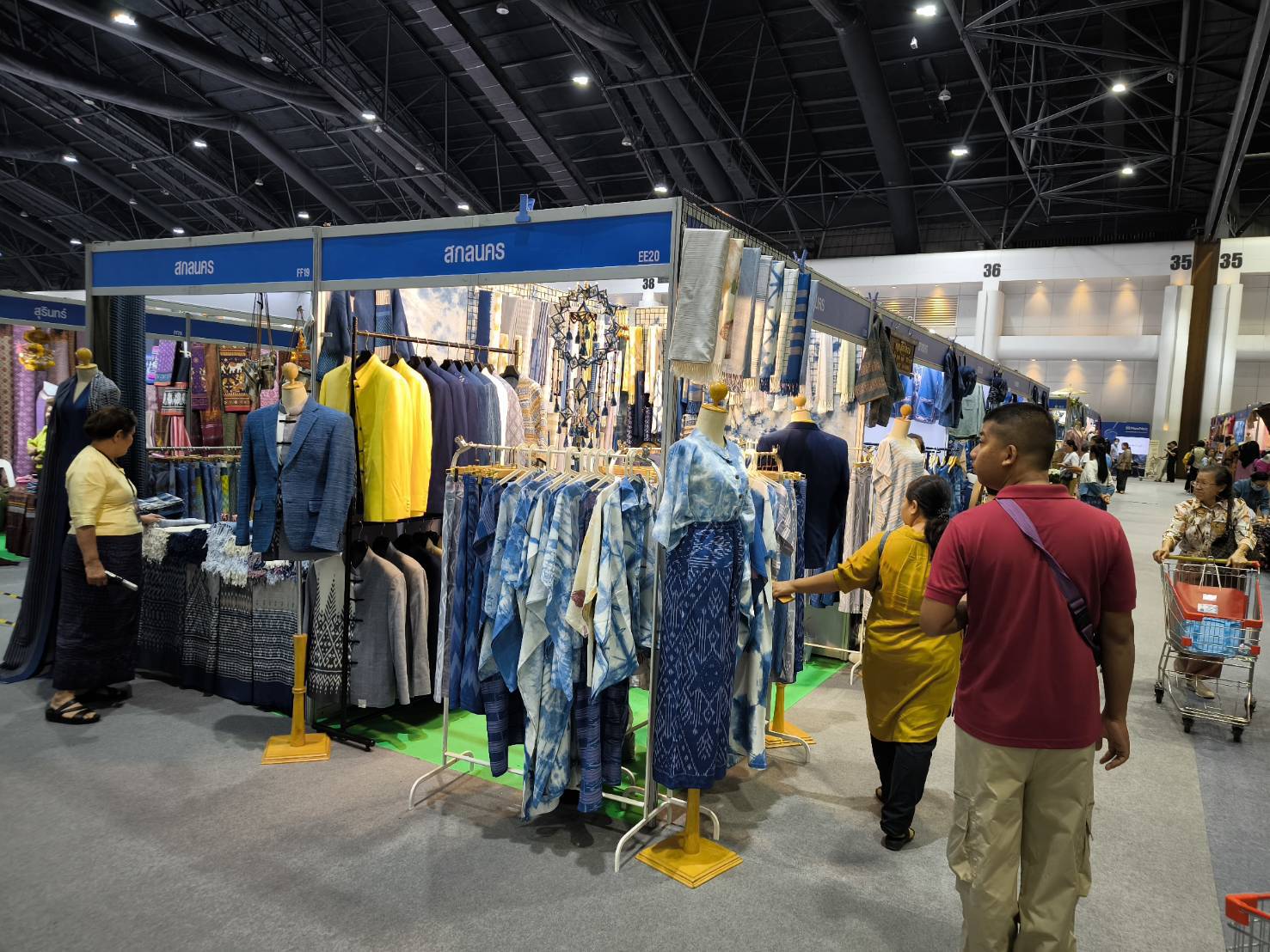 🏘พช.สกลนคร เชิญช้อป👗🧣👜👢 ในงาน “OTOP City 2024 Happy Market” กระทรวงมหาดไทยมอบความสุขให้คนไทยส่งท้ายปลายปี