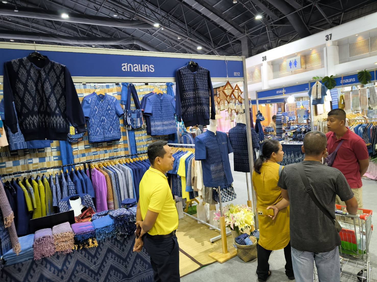 🏘พช.สกลนคร เชิญช้อป👗🧣👜👢 ในงาน “OTOP City 2024 Happy Market” กระทรวงมหาดไทยมอบความสุขให้คนไทยส่งท้ายปลายปี