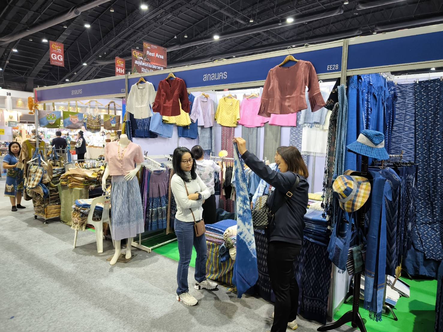 🏘พช.สกลนคร เชิญช้อป👗🧣👜👢 ในงาน “OTOP City 2024 Happy Market” กระทรวงมหาดไทยมอบความสุขให้คนไทยส่งท้ายปลายปี