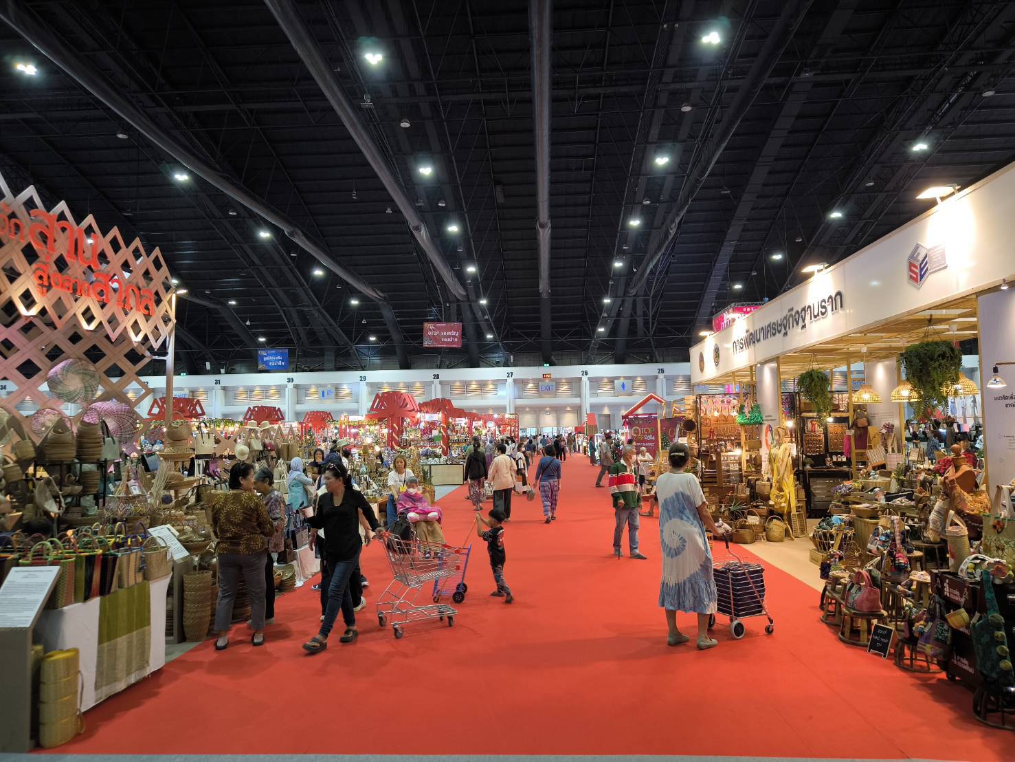 พช.สกลนคร เชิญช้อปในงาน “OTOP City 2024 Happy Market” ระหว่างวันที่ 14 – 22 ธันวาคม 2667 นี้ ณ ชาเลนเจอร์ฮอลล์ 1-3 ศูนย์แสดงสินค้าและการประชุมอิมแพ็ค เมืองทองธานี