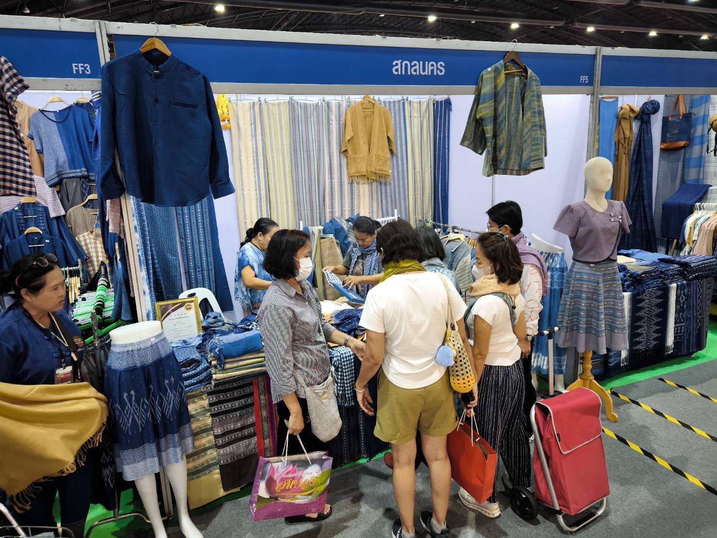 พช.สกลนคร เชิญช้อปในงาน “OTOP City 2024 Happy Market” ระหว่างวันที่ 14 – 22 ธันวาคม 2667 นี้ ณ ชาเลนเจอร์ฮอลล์ 1-3 ศูนย์แสดงสินค้าและการประชุมอิมแพ็ค เมืองทองธานี