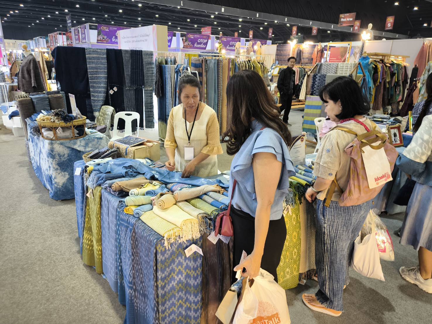 พช.สกลนคร เชิญช้อปในงาน “OTOP City 2024 Happy Market” ระหว่างวันที่ 14 – 22 ธันวาคม 2667 นี้ ณ ชาเลนเจอร์ฮอลล์ 1-3 ศูนย์แสดงสินค้าและการประชุมอิมแพ็ค เมืองทองธานี