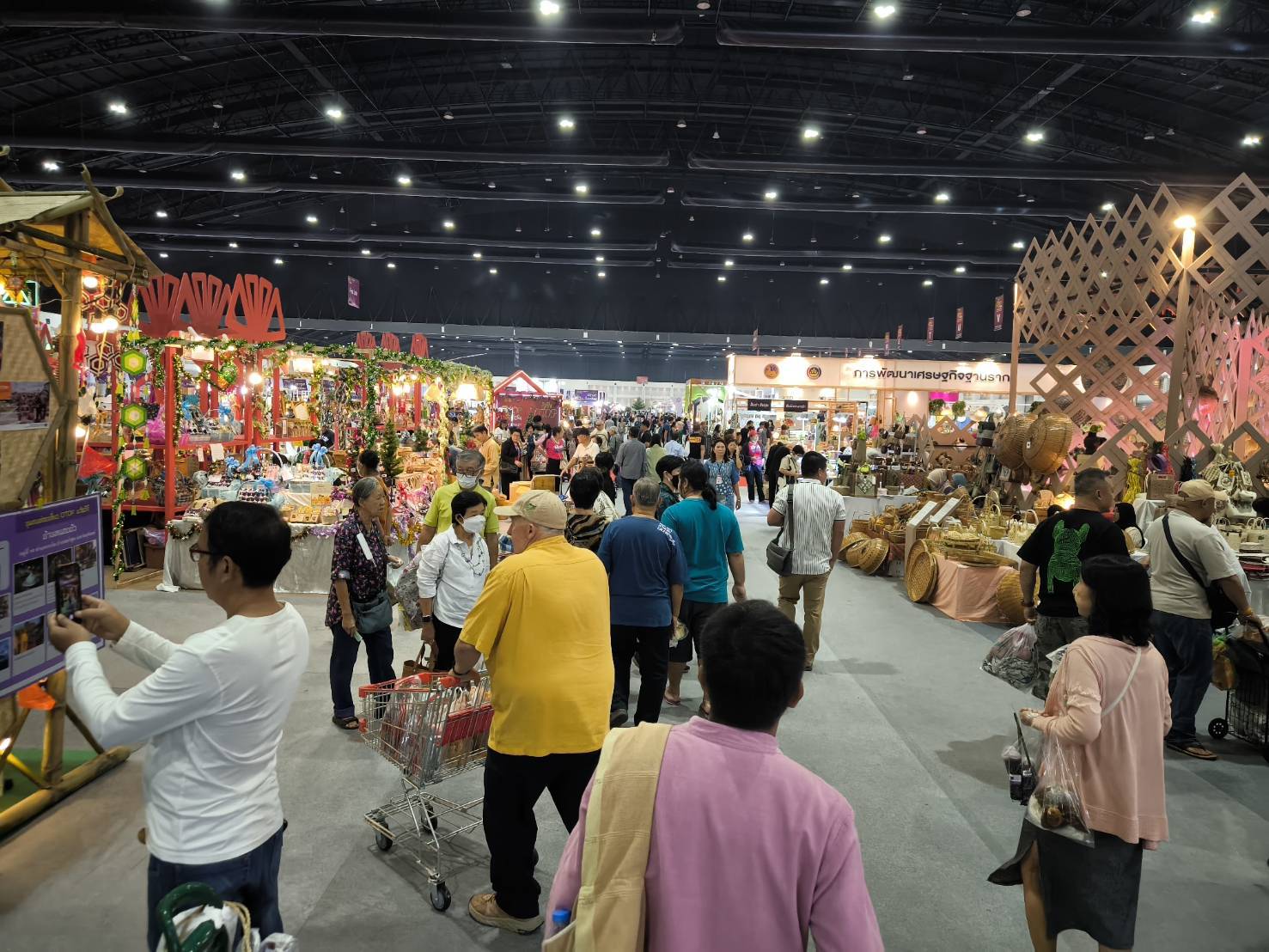📰พช.สกลนคร เชิญช้อปในงาน “OTOP City 2024 Happy Market” ระหว่างวันที่ 14 – 22 ธันวาคม 2667 นี้ ณ ชาเลนเจอร์ฮอลล์ 1-3 ศูนย์แสดงสินค้าและการประชุมอิมแพ็ค เมืองทองธานี