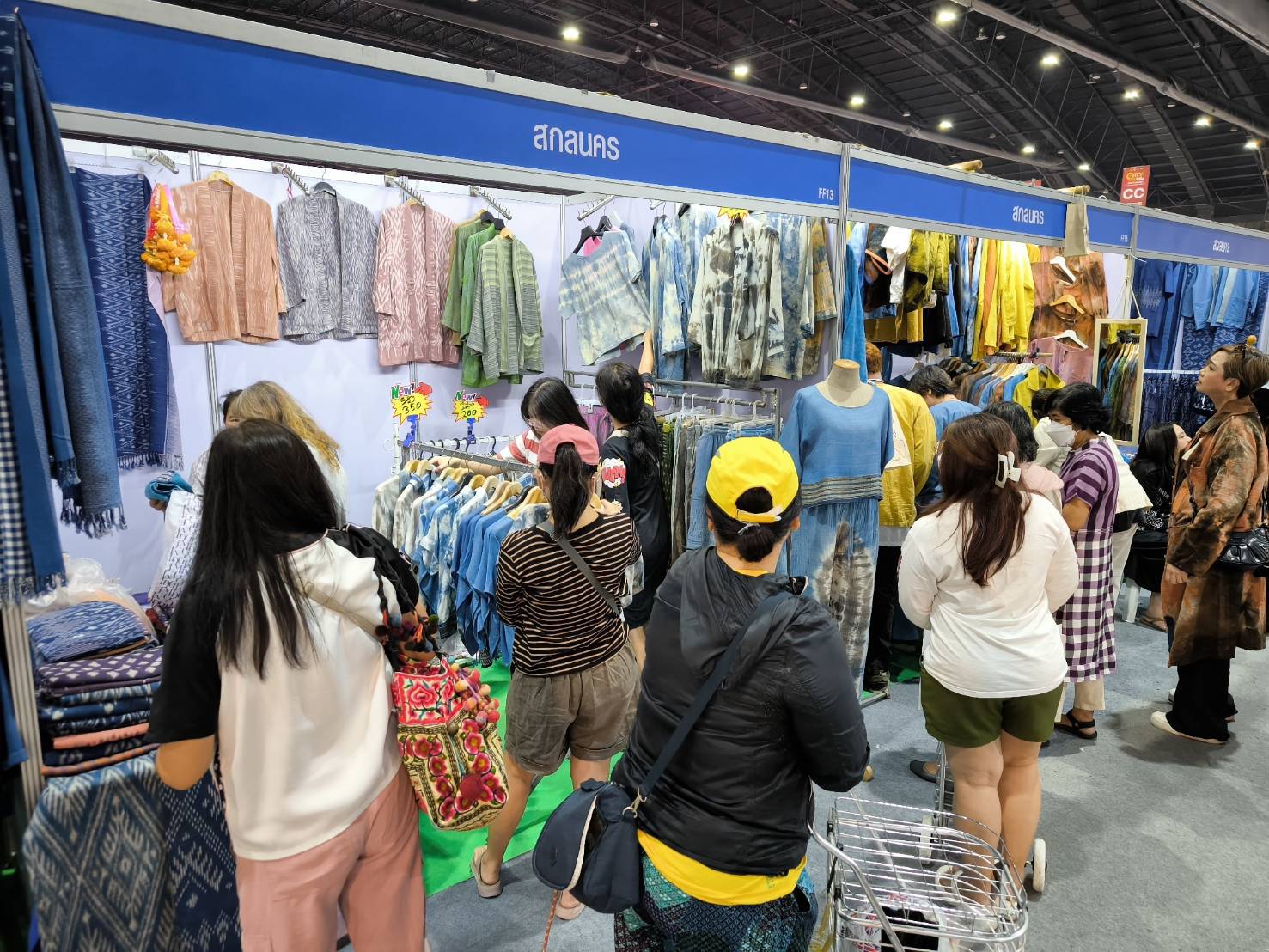 9 วัน 9 ล้าน ขอขอบคุณลูกค้าทุกท่านที่ร่วม “มอบความสุข ด้วยของขวัญล้ำค่า จากภูมิปัญญาไทย” ในงาน “OTOP City 2024 Happy Market” ระหว่างวันที่ 14 – 22 ธันวาคม 2667 นี้ ณ ชาเลนเจอร์ฮอลล์ 1-3 ศูนย์แสดงสินค้าและการประชุมอิมแพ็ค เมืองทองธานี