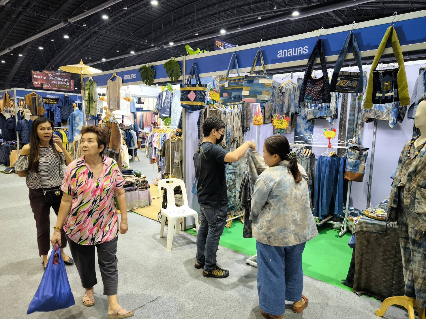 9 วัน 9 ล้าน ขอขอบคุณลูกค้าทุกท่านที่ร่วม “มอบความสุข ด้วยของขวัญล้ำค่า จากภูมิปัญญาไทย” ในงาน “OTOP City 2024 Happy Market” ระหว่างวันที่ 14 – 22 ธันวาคม 2667 นี้ ณ ชาเลนเจอร์ฮอลล์ 1-3 ศูนย์แสดงสินค้าและการประชุมอิมแพ็ค เมืองทองธานี
