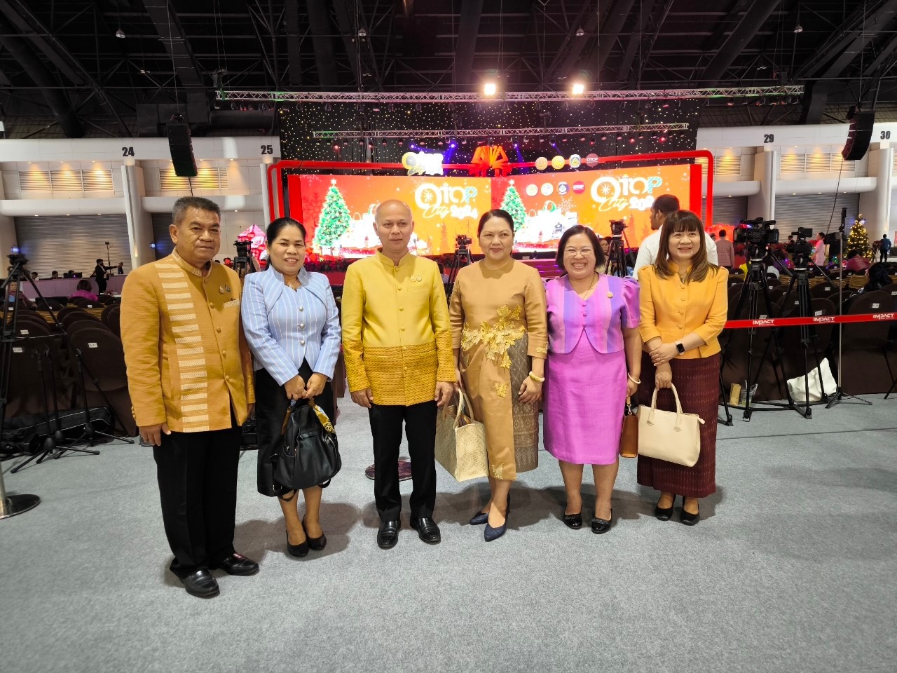 พิธีเปิดสุดยิ่งใหญ่ !! “OTOP City 2024 Happy Market” กระทรวงมหาดไทยมอบความสุขให้คนไทยส่งท้ายปลายปี