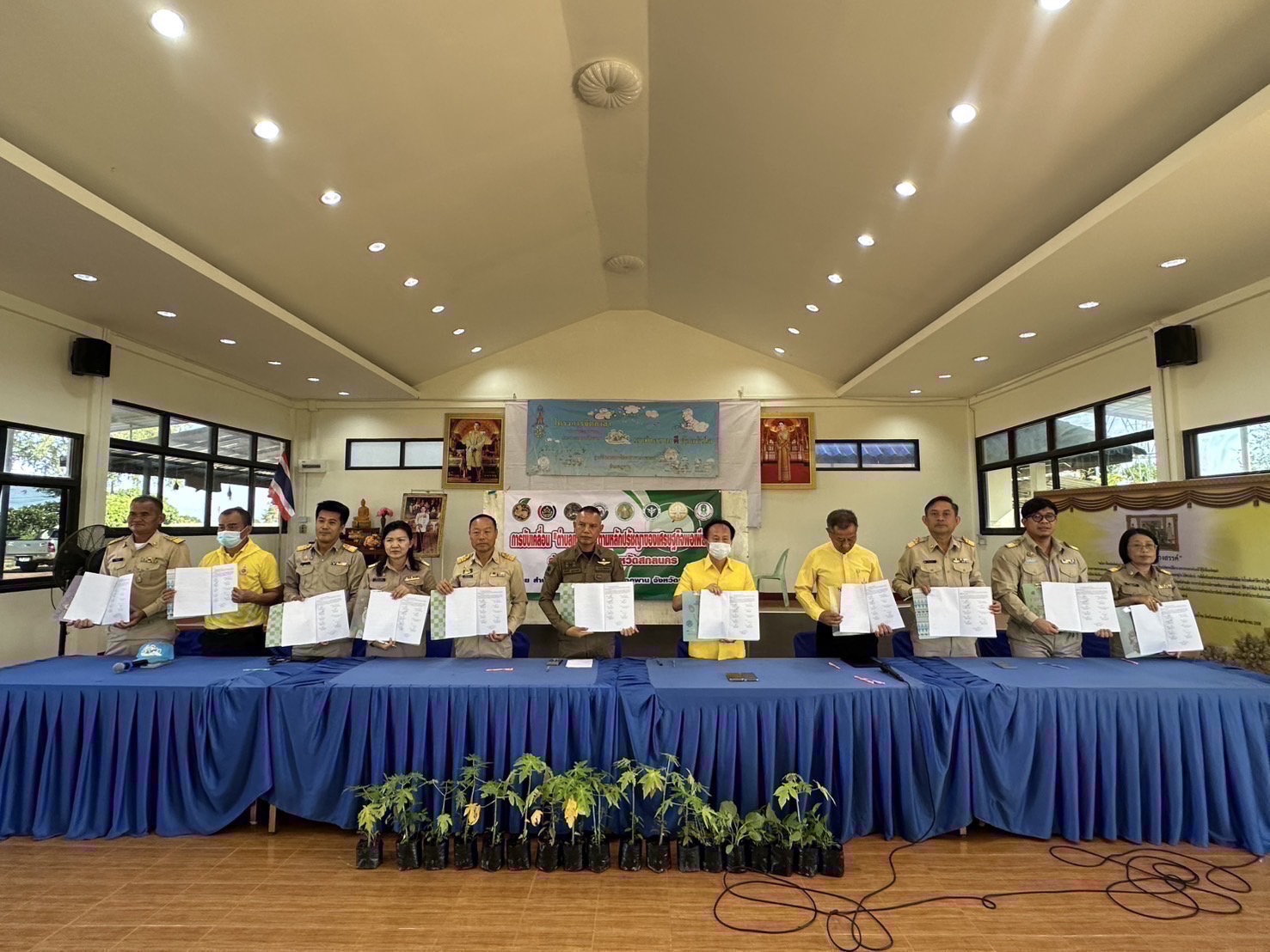 🏡 พช.สกลนคร : ร่วมกิจกรรม“วันพัฒนา” อำเภอภูพาน ประจำปี 2567 และการขับเคลื่อน “ตำบลเข้มแข็ง ตามหลักปรัชญาของเศรษฐกิจพอเพียง” พร้อมประกาศความสำเร็จการขับเคลื่อนโครงการเพิ่มรายได้ ลดรายจ่าย ขยายโอกาส และส่งเสริมการดำเนินชีวิตตามแนวทางปรัชญาของเศรษฐกิจพอเพียง อำเภอภูพาน