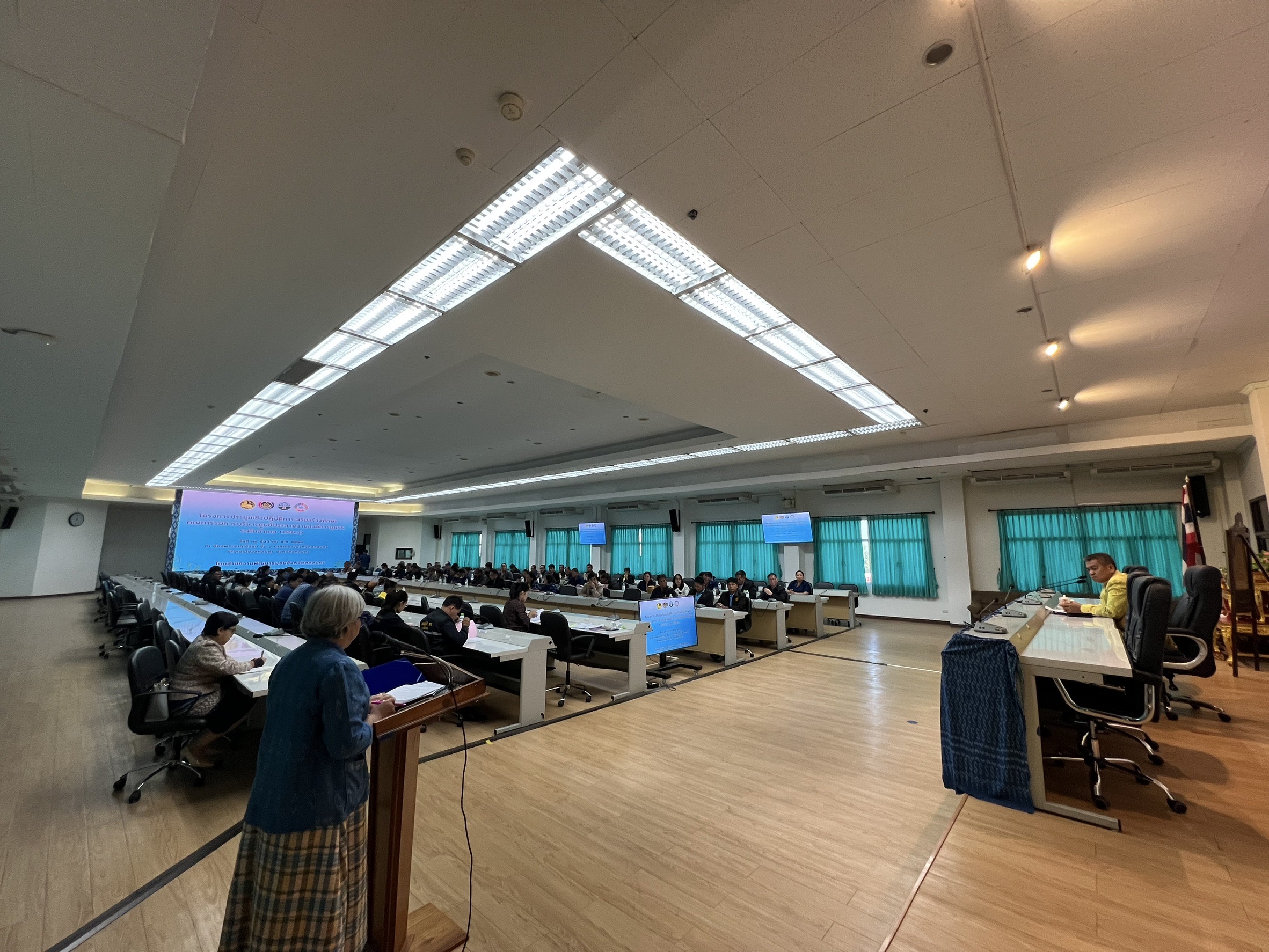 🎯 จังหวัดสกลนคร :ประชุม เชิงปฏิบัติการเสริมสร้างทักษะคณะกรรมการบริหารศูนย์ประสานงานองค์การชุมชนระดับอำเภอ(ศชอ.อ.)ประจำปีงบ ประมาณ พ.ศ.2568