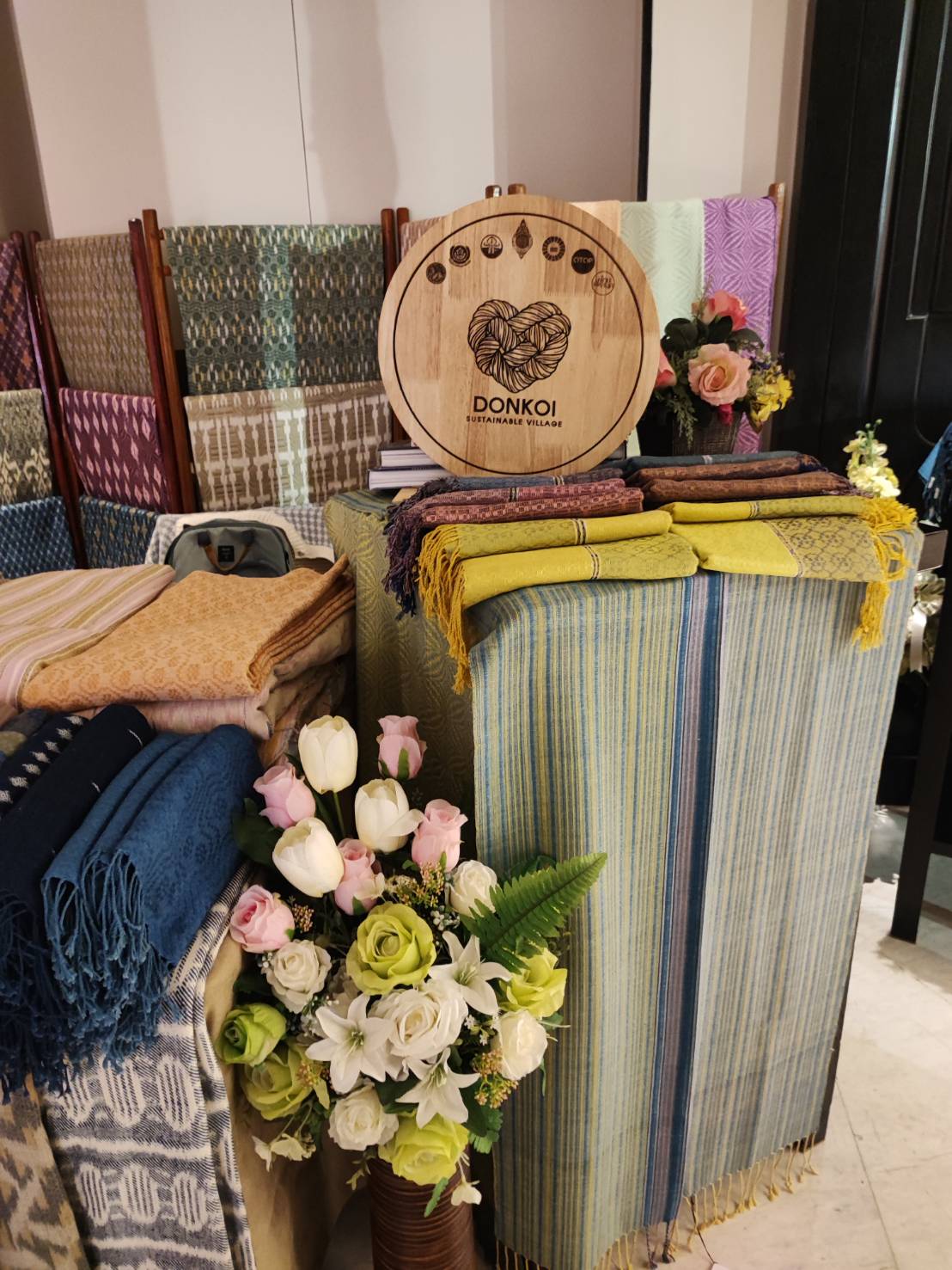 🏘พช.สกลนคร:จัดนิทรรศการ “ผ้าไทย ใส่ให้สนุก” ในการประชุมใหญ่สามัญสมาคมแม่บ้านมหาดไทย ประจำปี 2568