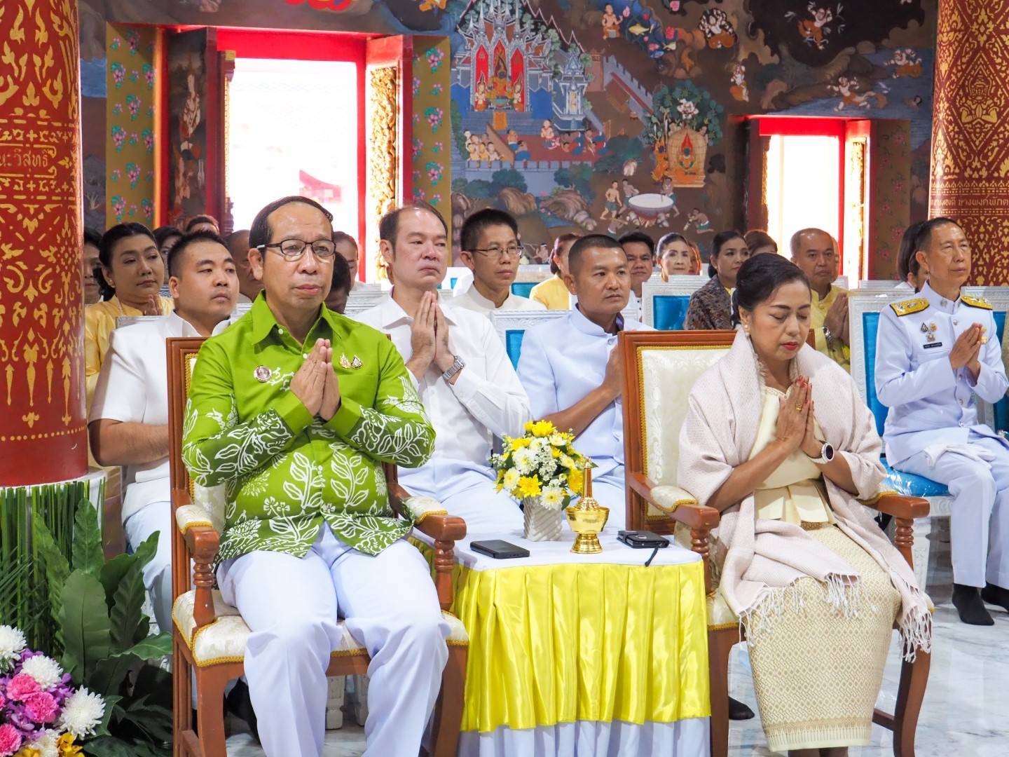 ผู้ว่าราชการจังหวัดสกลนคร นำประชาชนทำบุญตักบาตร เสริมสิริมงคล เนื่องในโอกาสวันขึ้นปีใหม่ 2568