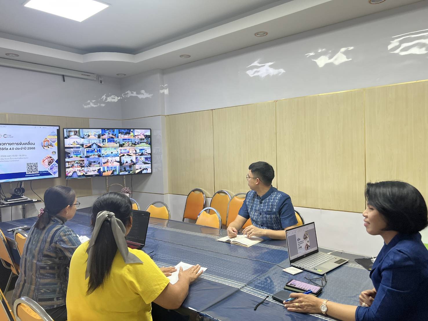 📢พช.สกลนคร:ร่วมรับฟังการประชุมชี้แจงแนวทางการขับเคลื่อนโครงการพัฒนาชุมชนดิจิทัล 4.0 เตรียมพร้อมการทำงานของภาครัฐให้เป็นรัฐบาลดิจิทัล