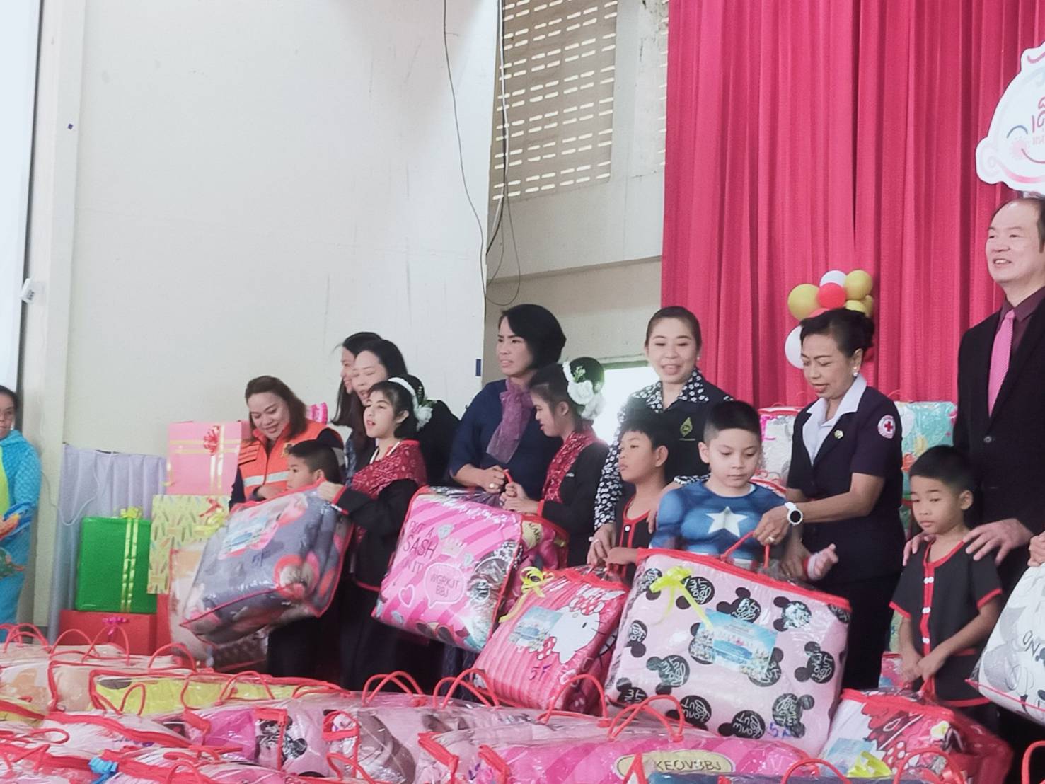 🎯จังหวัดสกลนคร จัดกิจกรรมวันเด็กแด่น้องคนพิเศษจังหวัดสกลนคร ประจำปี 2568 ร่วมส่งมอบความสุข เสริมสร้างพัฒนาการด้านร่างกาย อารมณ์ จิตใจ สังคม และสติปัญญา ผ่านกิจกรรมที่เหมาะสมกับเด็กที่มีความต้องการจำเป็นพิเศษ