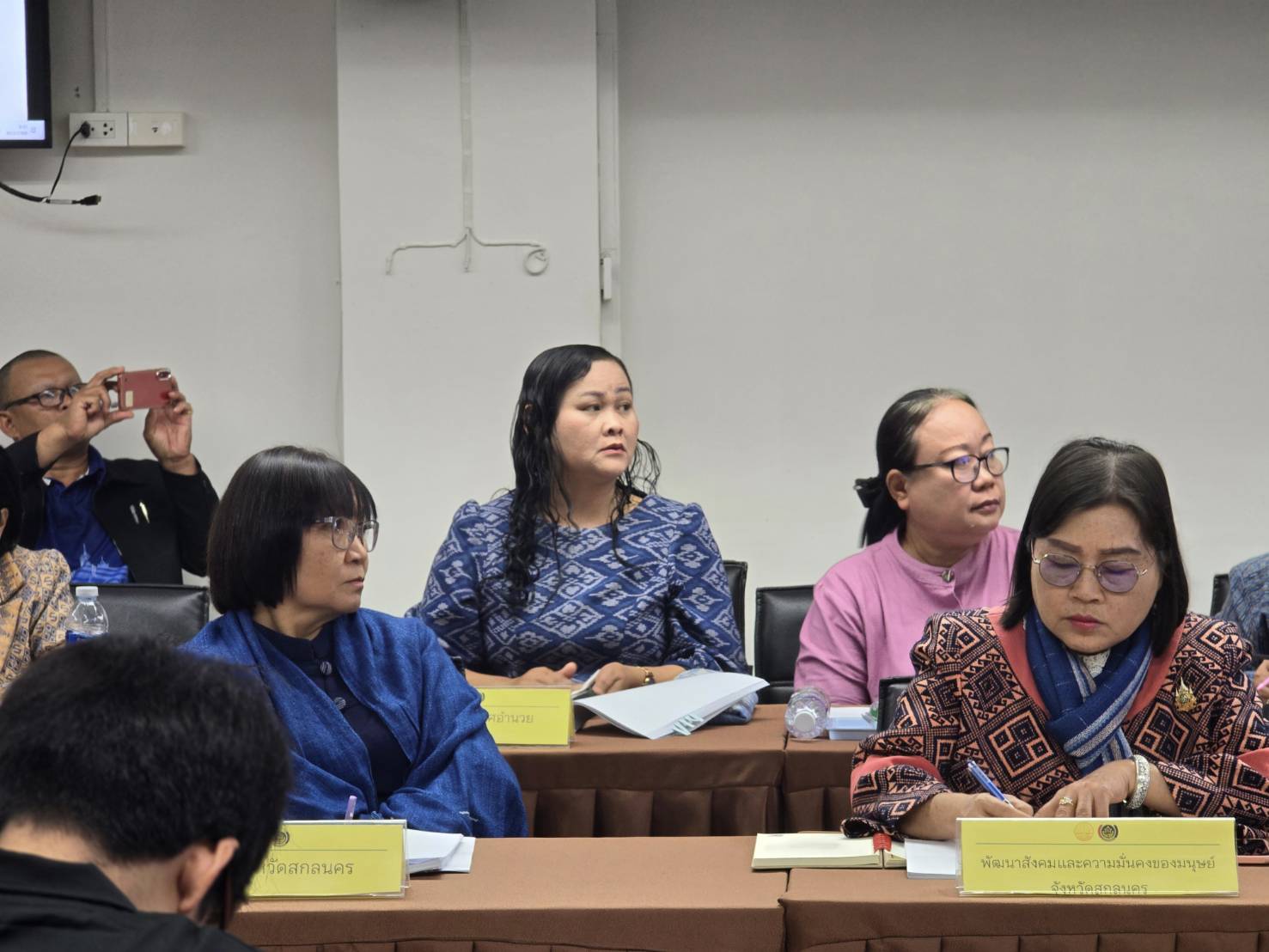 📢จังหวัดสกลนคร : จัดประชุมคณะกรรมการบริหารศูนย์อำนวยการขจัดความยากจนและพัฒนาคนทุกช่วงวัยอย่างยั่งยืนตามหลักปรัชญาของเศรษฐกิจพอเพียงจังหวัดสกลนคร (คณะกรรมการ ศจพ.จ.) เพื่อส่งเสริมการบูรณาการกลไกการขับเคลื่อนการขจัดความยากจนระดับจังหวัด ตามโครงการส่งเสริมการบูรณาการกลไกการขับเคลื่อนการขจัดความยากจน ปี 2568