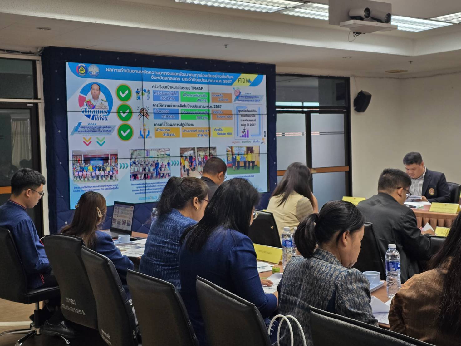 📢จังหวัดสกลนคร : จัดประชุมคณะกรรมการบริหารศูนย์อำนวยการขจัดความยากจนและพัฒนาคนทุกช่วงวัยอย่างยั่งยืนตามหลักปรัชญาของเศรษฐกิจพอเพียงจังหวัดสกลนคร (คณะกรรมการ ศจพ.จ.) เพื่อส่งเสริมการบูรณาการกลไกการขับเคลื่อนการขจัดความยากจนระดับจังหวัด ตามโครงการส่งเสริมการบูรณาการกลไกการขับเคลื่อนการขจัดความยากจน ปี 2568