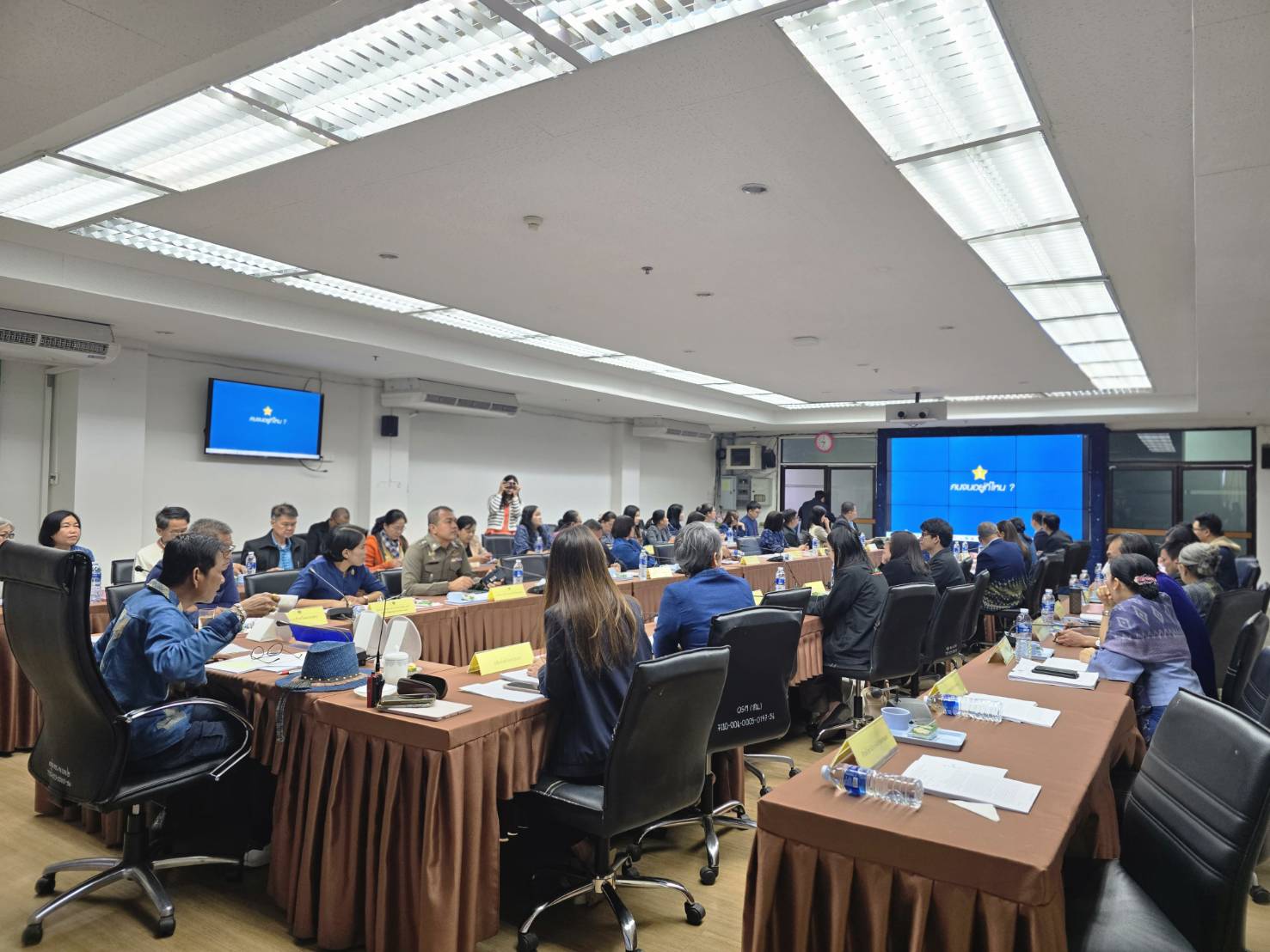 📢จังหวัดสกลนคร : จัดประชุมคณะกรรมการบริหารศูนย์อำนวยการขจัดความยากจนและพัฒนาคนทุกช่วงวัยอย่างยั่งยืนตามหลักปรัชญาของเศรษฐกิจพอเพียงจังหวัดสกลนคร (คณะกรรมการ ศจพ.จ.) เพื่อส่งเสริมการบูรณาการกลไกการขับเคลื่อนการขจัดความยากจนระดับจังหวัด ตามโครงการส่งเสริมการบูรณาการกลไกการขับเคลื่อนการขจัดความยากจน ปี 2568