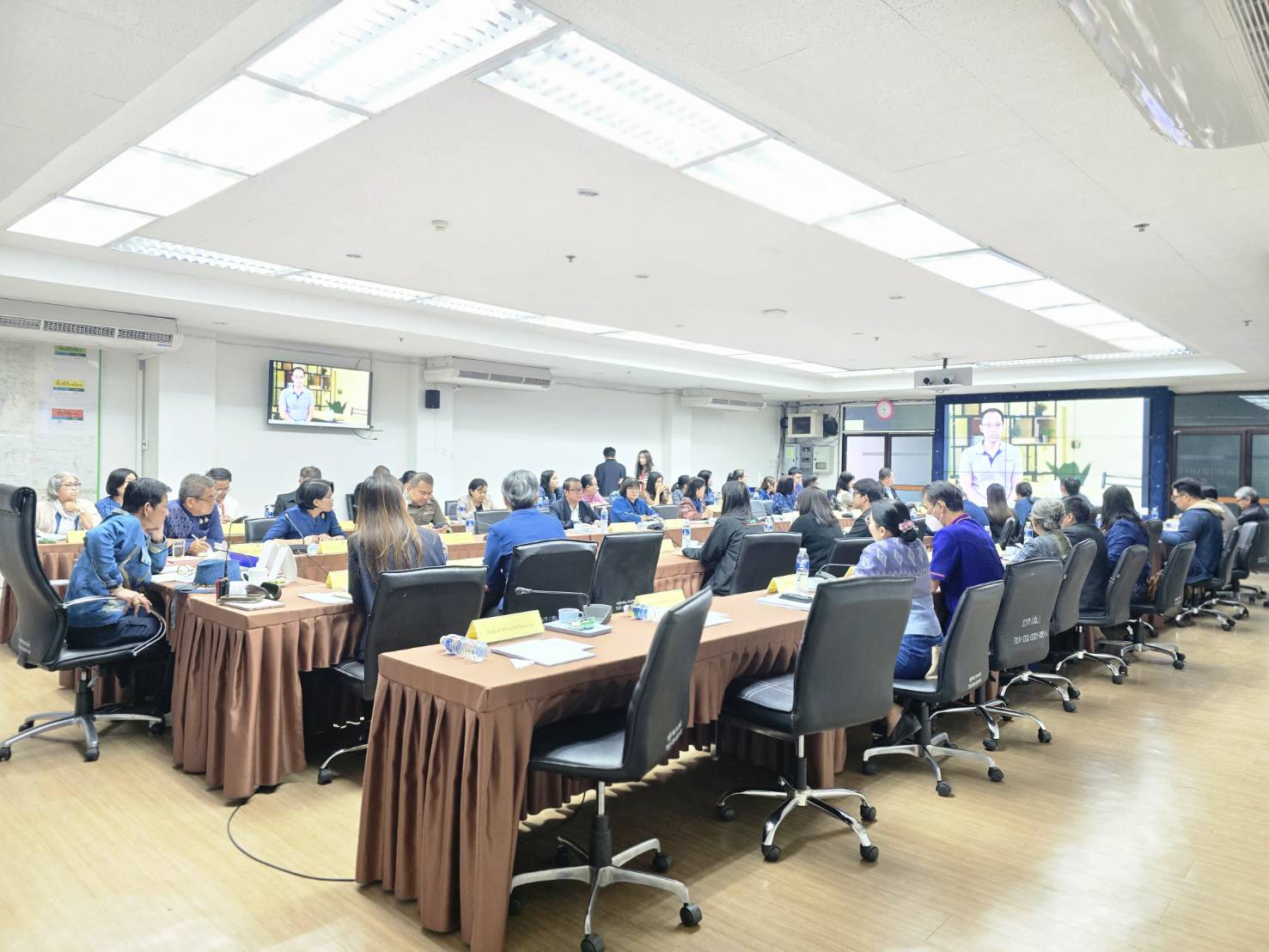 📢จังหวัดสกลนคร : จัดประชุมคณะกรรมการบริหารศูนย์อำนวยการขจัดความยากจนและพัฒนาคนทุกช่วงวัยอย่างยั่งยืนตามหลักปรัชญาของเศรษฐกิจพอเพียงจังหวัดสกลนคร (คณะกรรมการ ศจพ.จ.) เพื่อส่งเสริมการบูรณาการกลไกการขับเคลื่อนการขจัดความยากจนระดับจังหวัด ตามโครงการส่งเสริมการบูรณาการกลไกการขับเคลื่อนการขจัดความยากจน ปี 2568