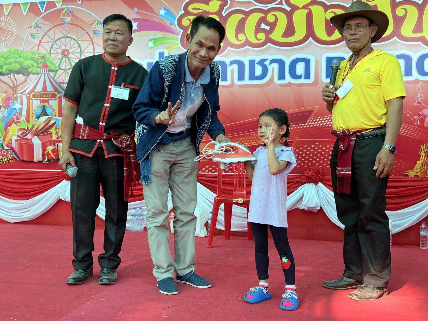 📢พช.สกลนคร : ร่วมกิจกรรมออกร้านมัจฉากาชาด ในงานรวมน้ำใจไทสกล จังหวัดสกลนคร ประจำปี 2568