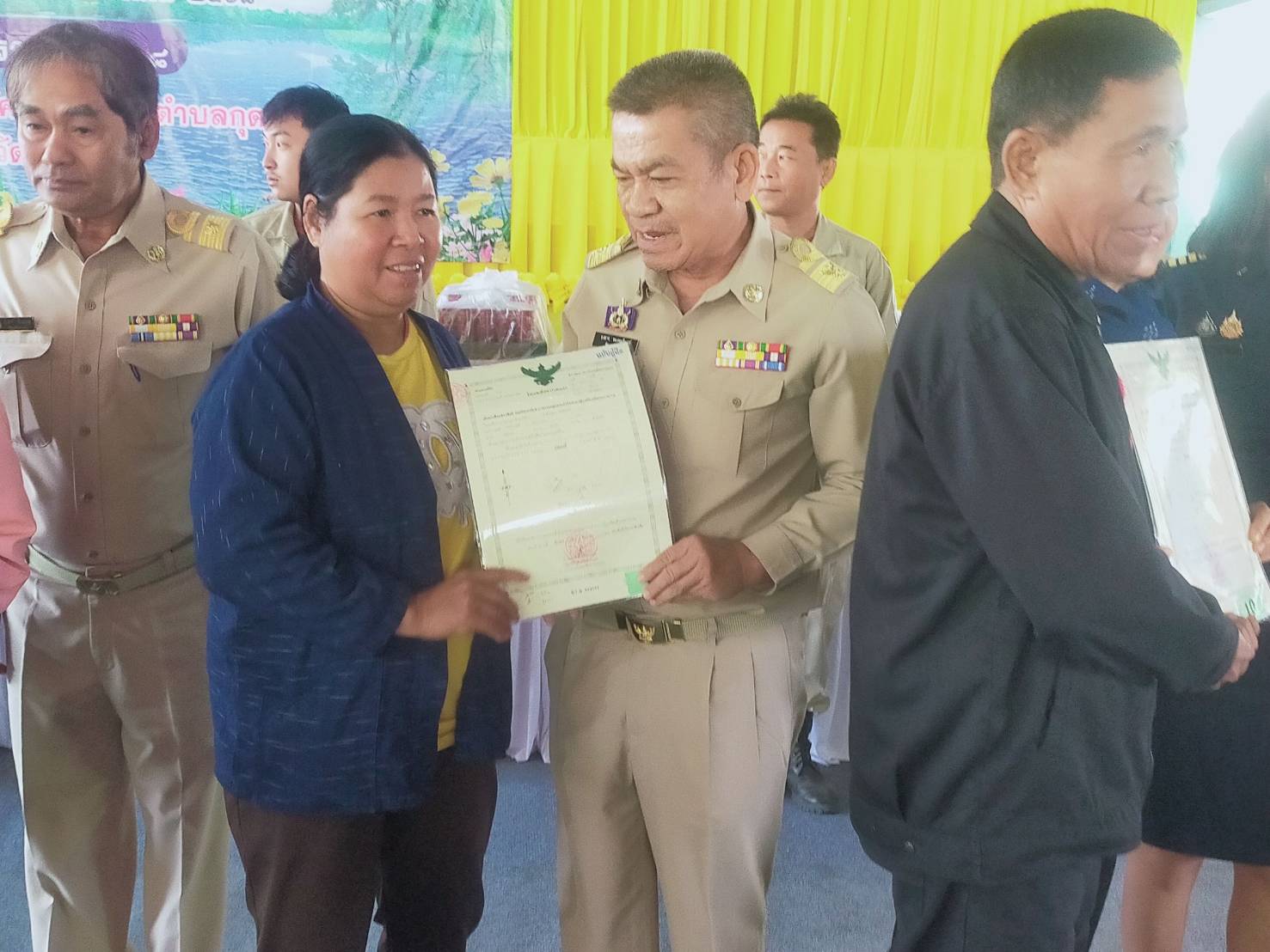 📢จังหวัดเคลื่อนที่ “บำบัดทุกข์ บำรุงสุข สร้างรอยยิ้มให้ประชาชน” ณ อำเภอกุดบาก สร้างการรับรู้ ป้องกันฝุ่น PM 2.5 และยาเสพติด