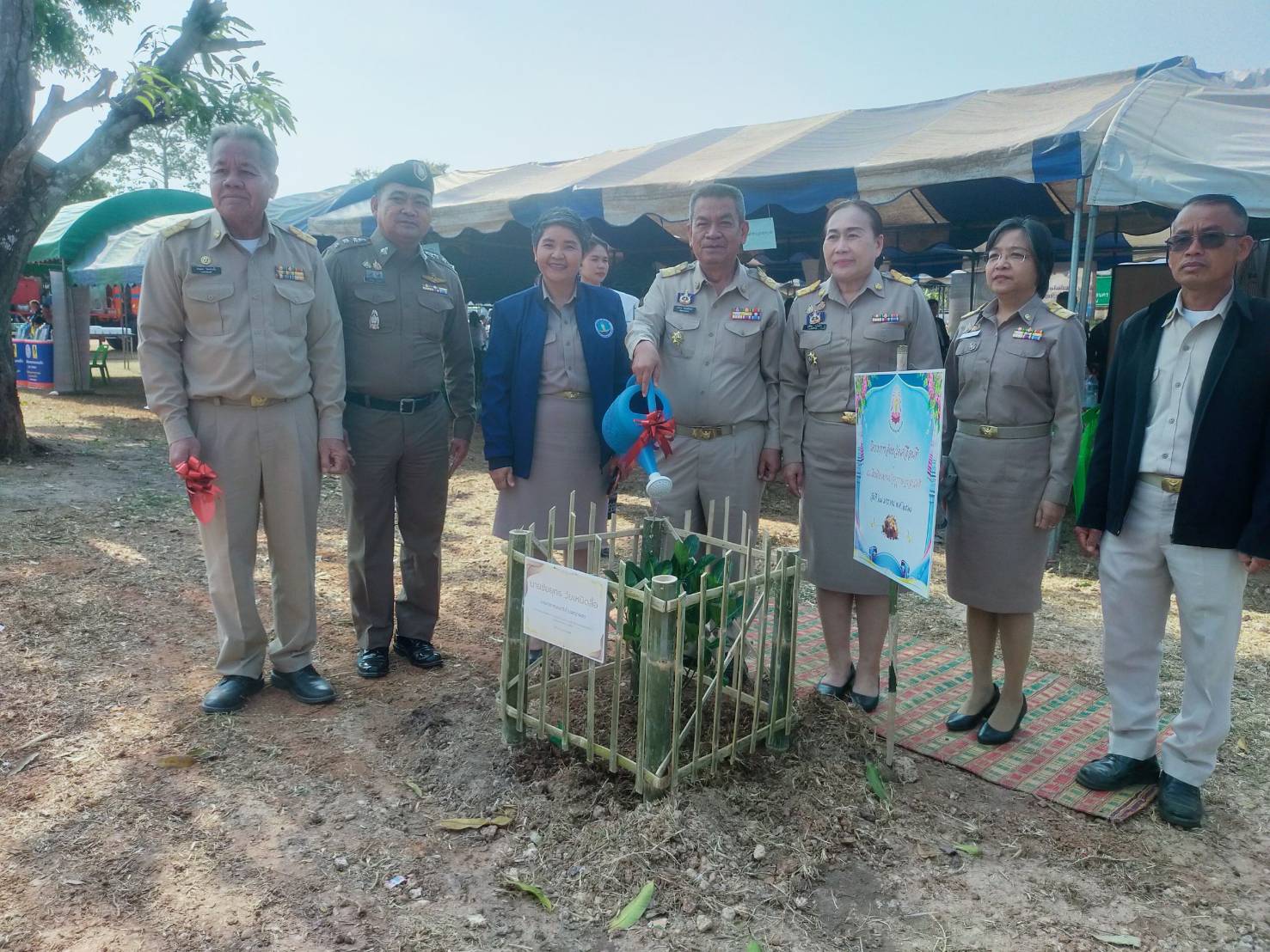 📢จังหวัดเคลื่อนที่ “บำบัดทุกข์ บำรุงสุข สร้างรอยยิ้มให้ประชาชน” ณ อำเภอกุดบาก สร้างการรับรู้ ป้องกันฝุ่น PM 2.5 และยาเสพติด