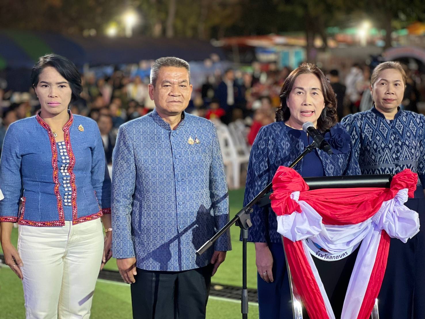 จังหวัดสกลนคร จัดเดินแบบแฟชั่น ” ผ้าไทยใส่ให้สนุก” ในงานรวมน้ำใจไทสกล จังหวัดสกลนคร ประจำปี 2568 ส่งเสริมผลิตภัณฑ์ชุมชน กลุ่มอาชีพ ให้เป็นที่รู้จัก สร้างรายได้สู่ชุมชน