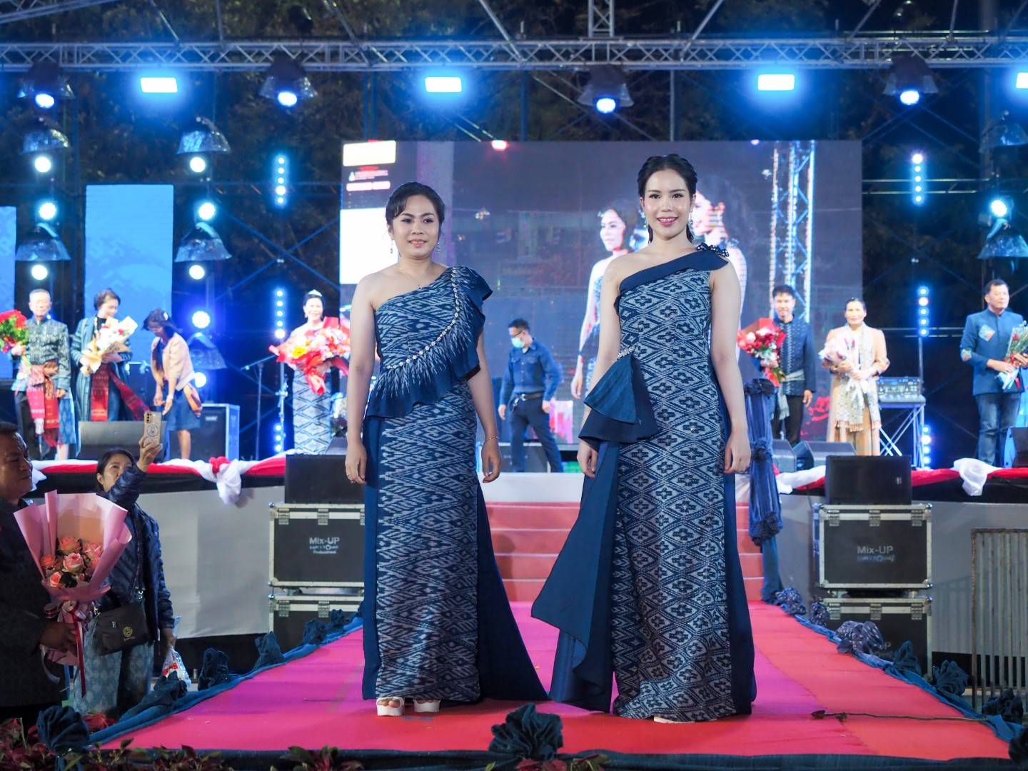 จังหวัดสกลนคร จัดเดินแบบแฟชั่น ” ผ้าไทยใส่ให้สนุก” ในงานรวมน้ำใจไทสกล จังหวัดสกลนคร ประจำปี 2568 ส่งเสริมผลิตภัณฑ์ชุมชน กลุ่มอาชีพ ให้เป็นที่รู้จัก สร้างรายได้สู่ชุมชน