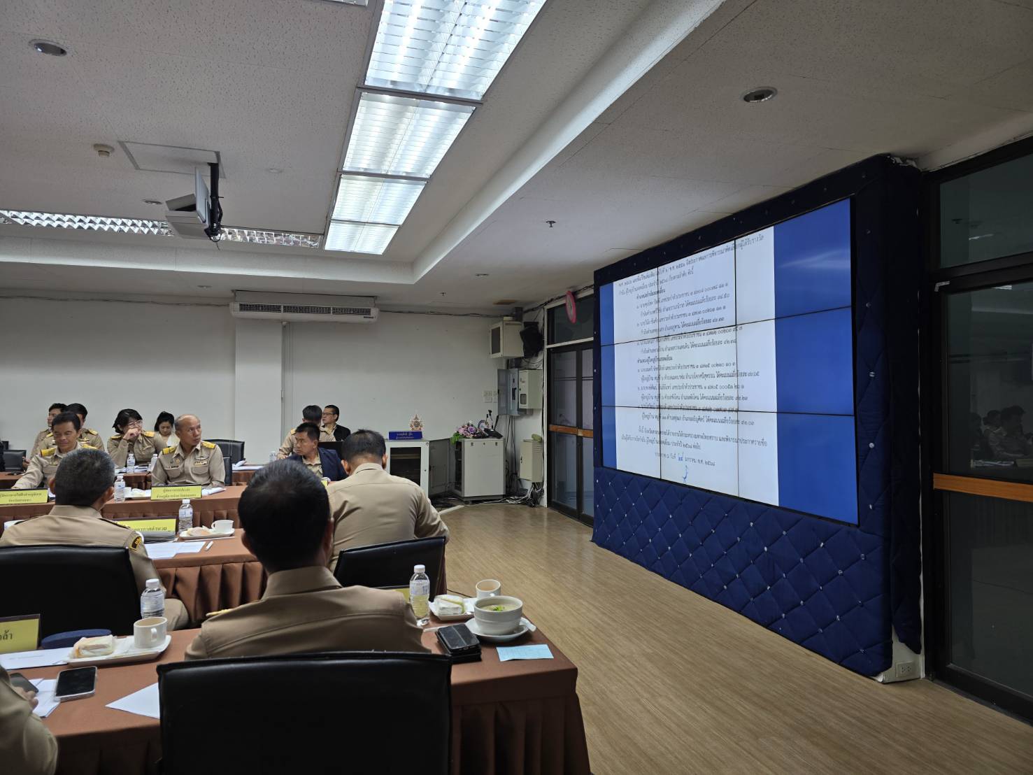 🏘พช.สกลนคร : ร่วมประชุมหน่วยงานสังกัดกระทรวงมหาดไทยและนายอำเภอ