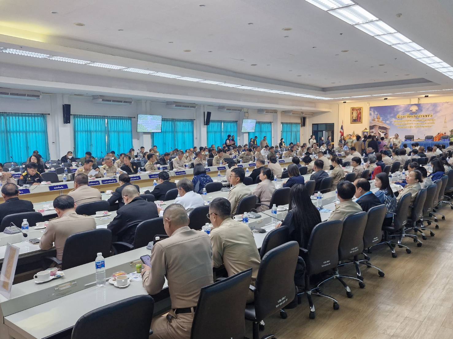 🏘พช.สกลนคร : ร่วมการประชุมคณะกรมการจังหวัดและหัวหน้าส่วนราชการประจำจังหวัดสกลนคร ประจำเดือน มกราคม 2568