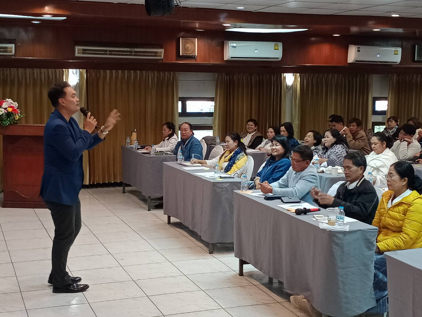 พช.สกลนคร ประชุม จนท.ขับเคลื่อนงานตามยุทธศาสตร์กรมการพัฒนาชุมชน และงานนโยบาย ปี 68 วางเป้างาน พช.มีคุณภาพ ยกระดับการพัฒนาคุณภาพชีวิตคนสกลนคร
