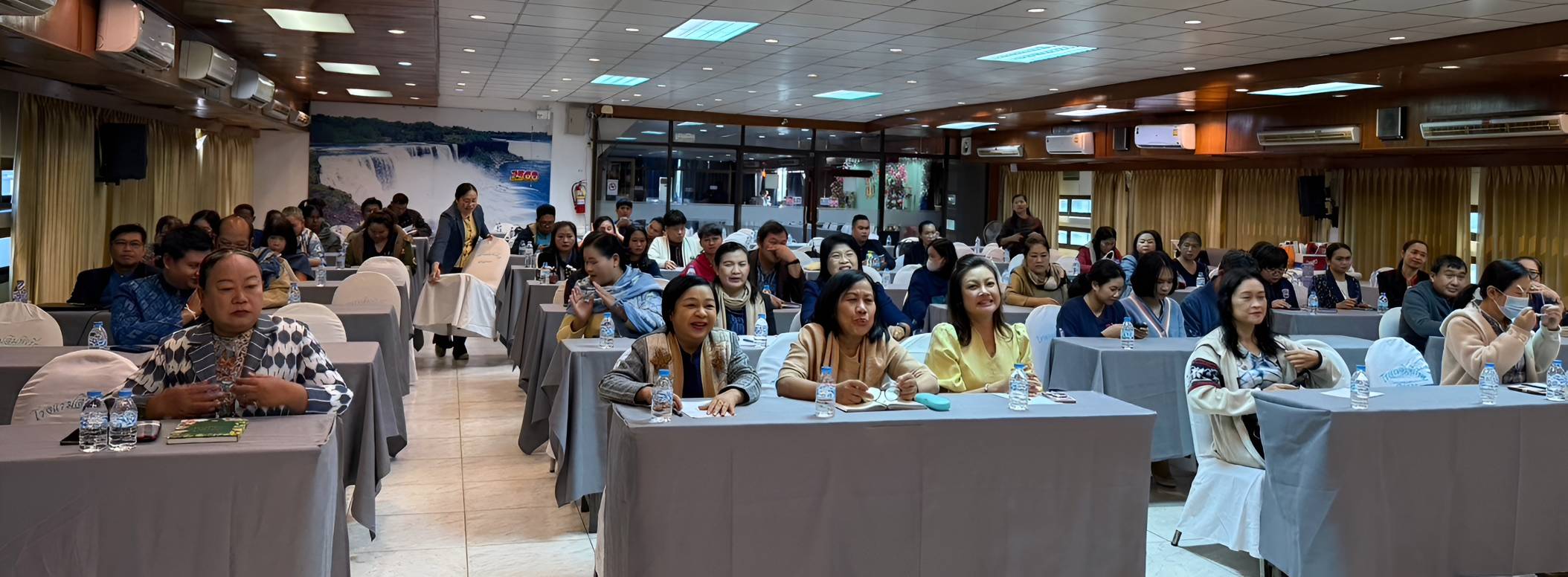 พช.สกลนคร ประชุม จนท.ขับเคลื่อนงานตามยุทธศาสตร์กรมการพัฒนาชุมชน และงานนโยบาย ปี 68 วางเป้างาน พช.มีคุณภาพ ยกระดับการพัฒนาคุณภาพชีวิตคนสกลนคร