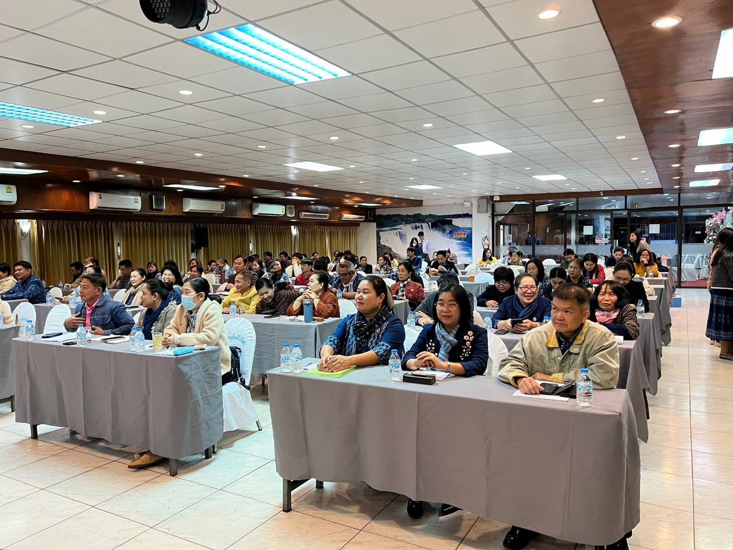 พช.สกลนคร ประชุม จนท.ขับเคลื่อนงานตามยุทธศาสตร์กรมการพัฒนาชุมชน และงานนโยบาย ปี 68 วางเป้างาน พช.มีคุณภาพ ยกระดับการพัฒนาคุณภาพชีวิตคนสกลนคร