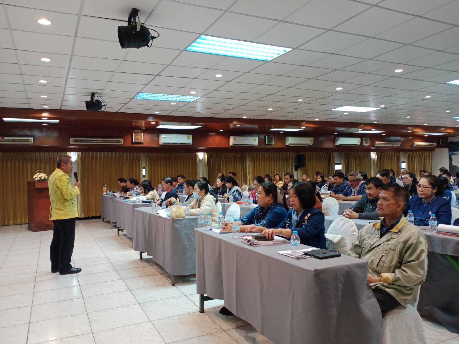 พช.สกลนคร ประชุม จนท.ขับเคลื่อนงานตามยุทธศาสตร์กรมการพัฒนาชุมชน และงานนโยบาย ปี 68 วางเป้างาน พช.มีคุณภาพ ยกระดับการพัฒนาคุณภาพชีวิตคนสกลนคร